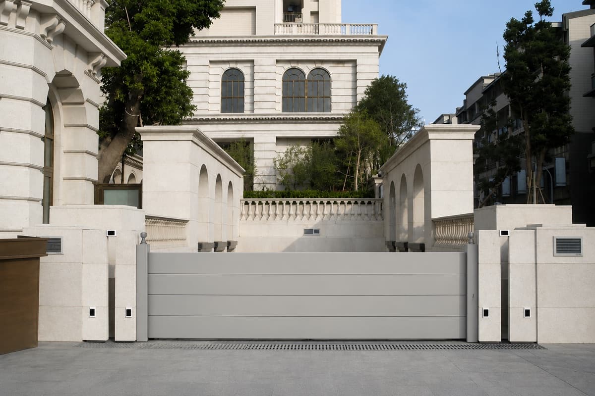 HydroDam Titanium Series aluminum flood barrier